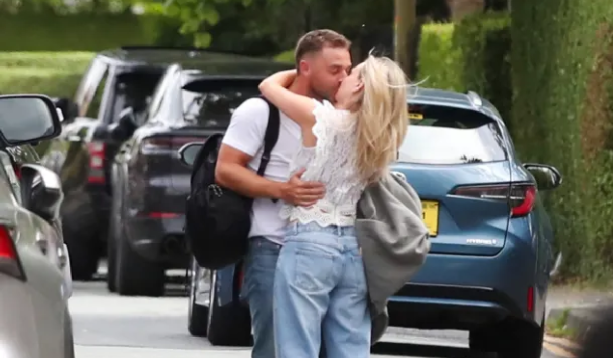 Coronation Street: Tina kissing the mystery man!