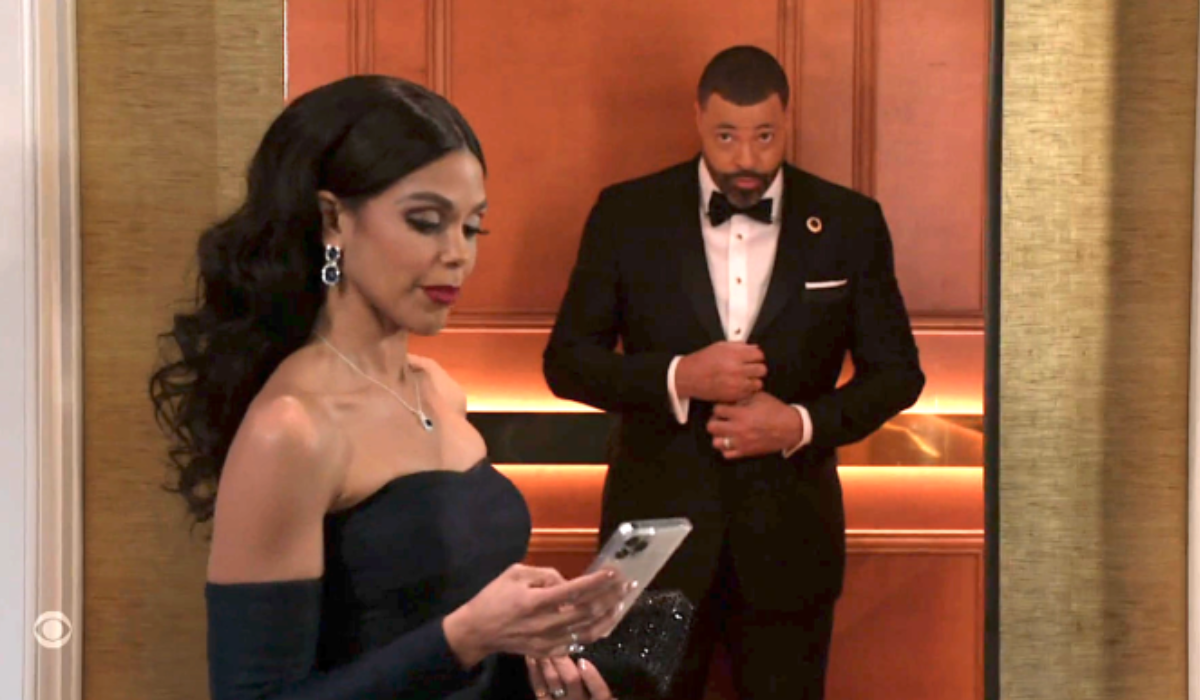 Beyond the Gates: Bill and Dani stuck in elevator