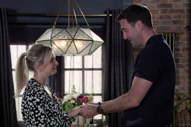 Coronation Street: Sarah And Kit