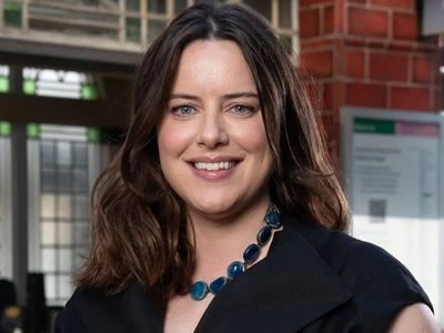 Zoe Slater Returns To Face Kat — Secrets, Reunions & Fresh Family Drama Ahead!